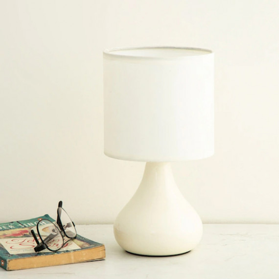 https://fineclothes.in/products/white-solid-ambrose-corienth-contemporary-ceramic-table-lamp