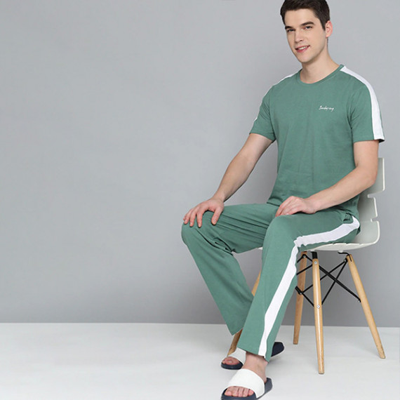 https://fineclothes.in/products/men-green-white-side-stripes-pure-cotton-pyjama-set