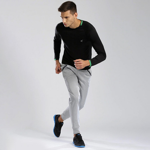 https://fineclothes.in/products/men-black-raglan-sleeved-active-t-shirt