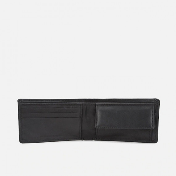 https://fineclothes.in/products/men-textured-two-fold-leather-wallet